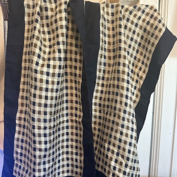 Aquascutum scarf - Picture 1 of 10